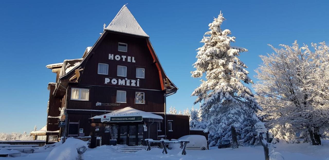Hotel A Restaurace Pomezi Cinovec Екстер'єр фото