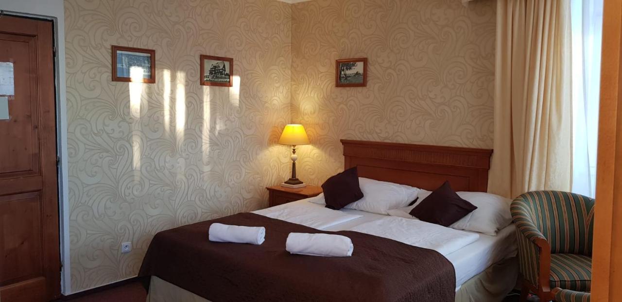 Hotel A Restaurace Pomezi Cinovec Екстер'єр фото