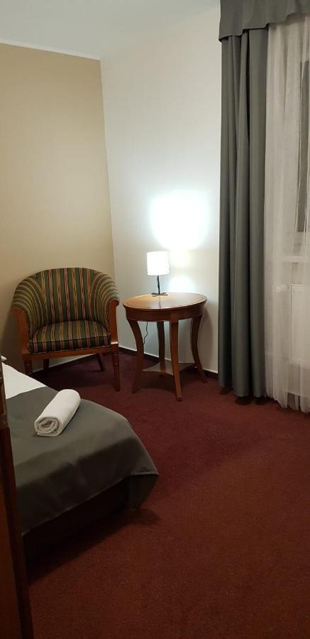 Hotel A Restaurace Pomezi Cinovec Екстер'єр фото