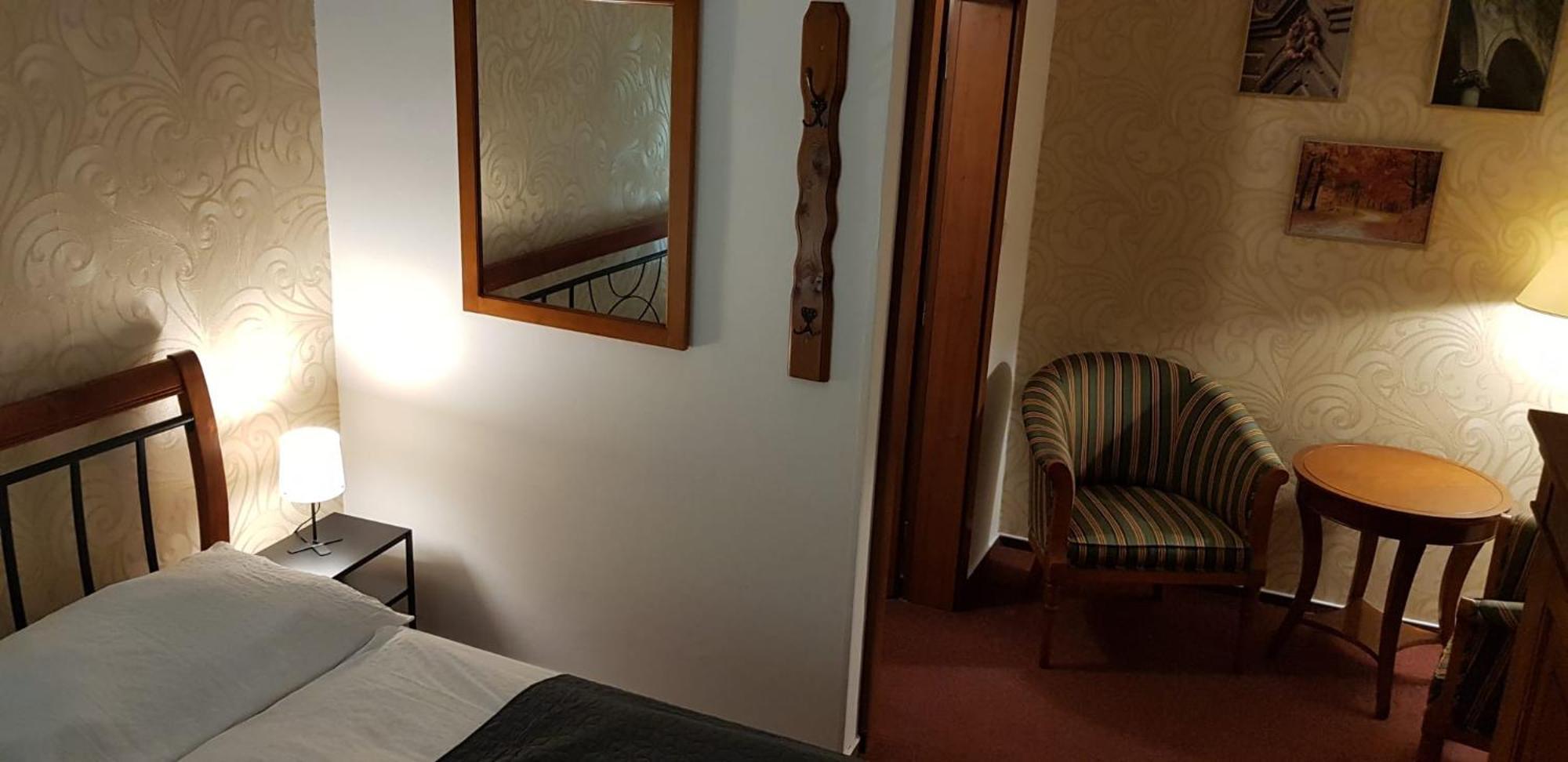 Hotel A Restaurace Pomezi Cinovec Екстер'єр фото