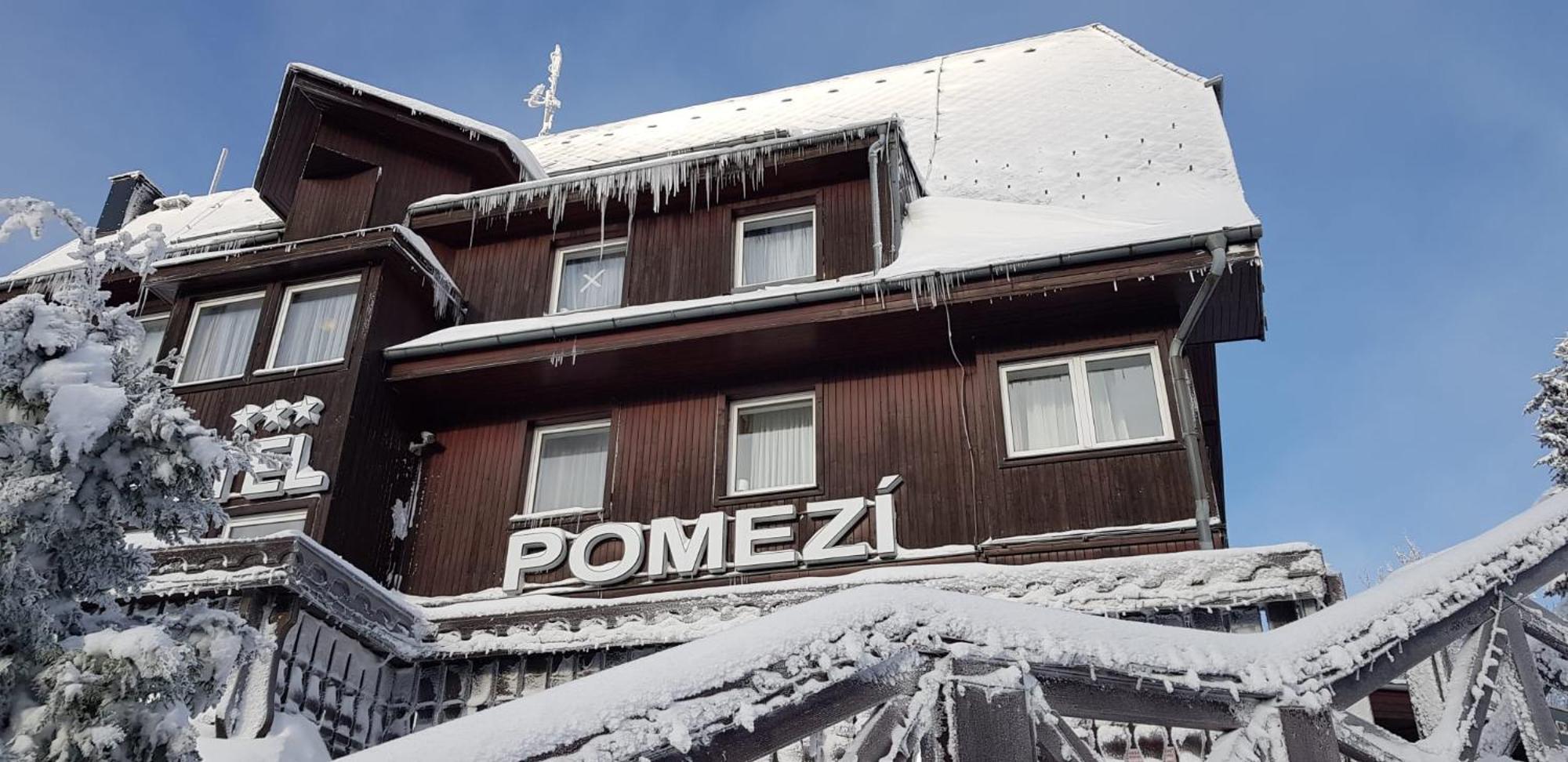 Hotel A Restaurace Pomezi Cinovec Екстер'єр фото